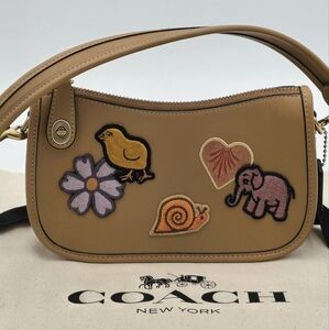 Coach 1941 Glovetanned Leather Swinger 20 Creature Patches, EUC